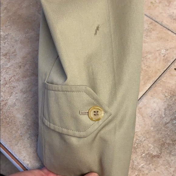 Burberry’s trench coat - Picture 8 of 8